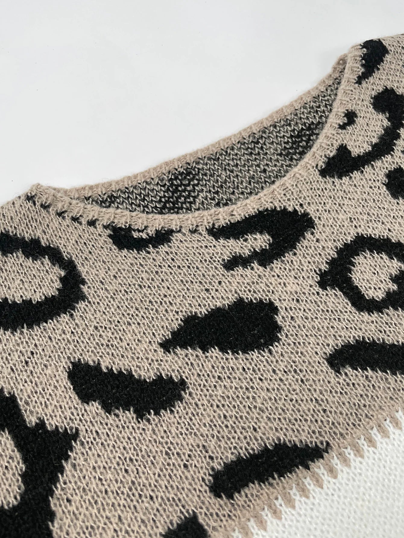 Lela™ | Sweater with leopard print